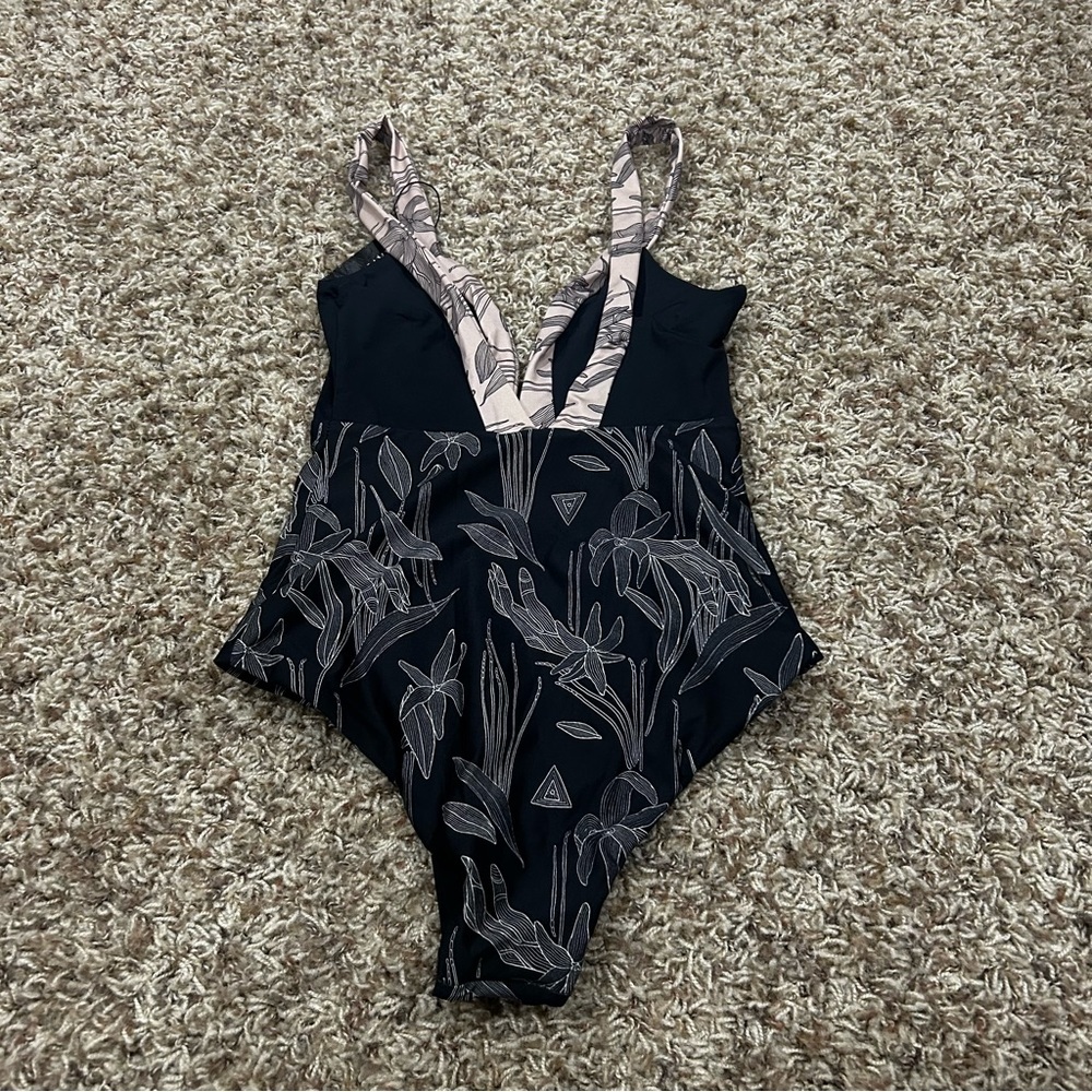 Tavik Swimwear Women’s Size XS One Piece Moderate Coverage NWT
